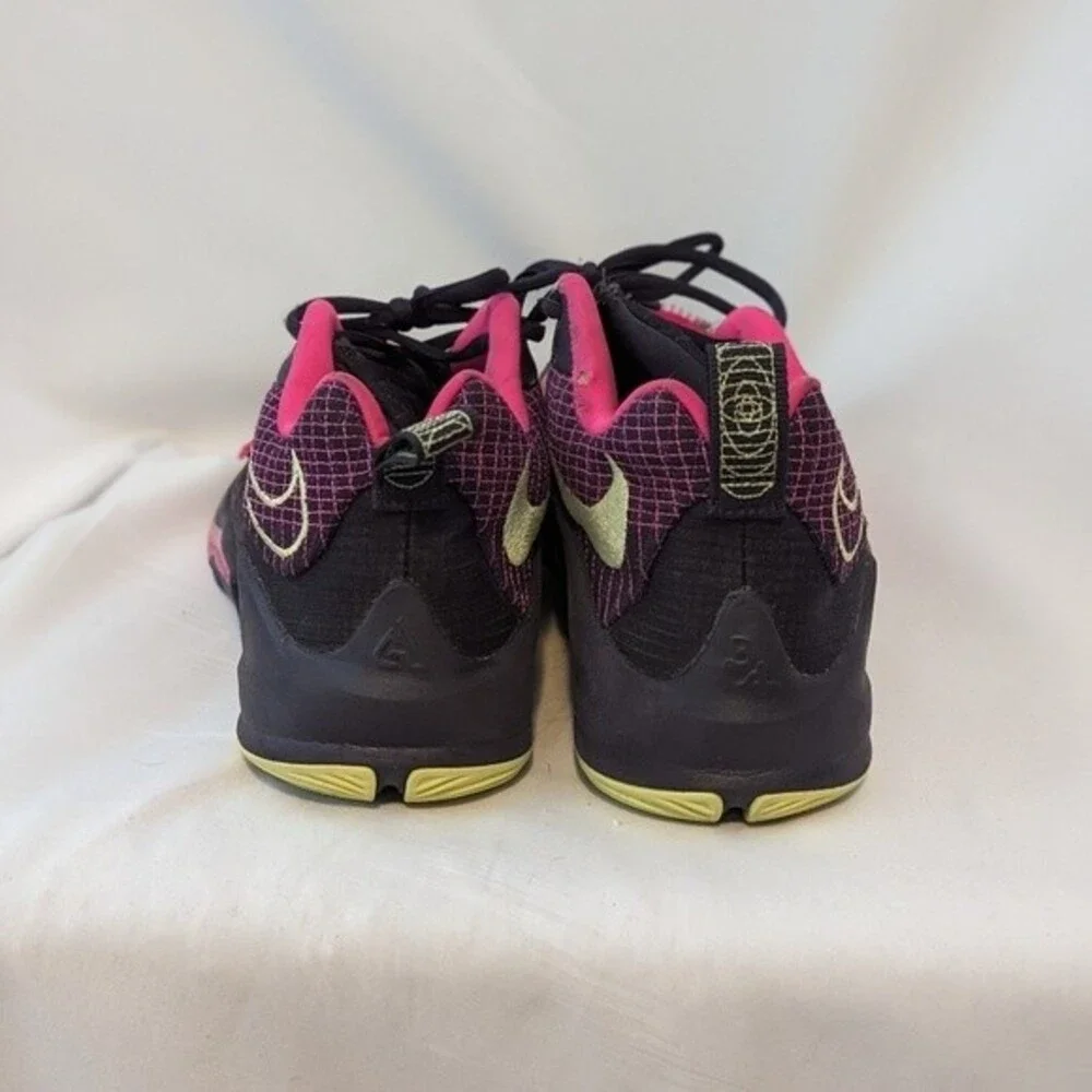 EUC - Nike Zoom Freak 3 Basketball Sneaker (Giannis Shoe) - Big Kid Size 6.5